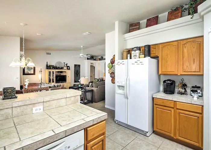 Cozy Havasu Retreat W/ Deck & Pool Table *