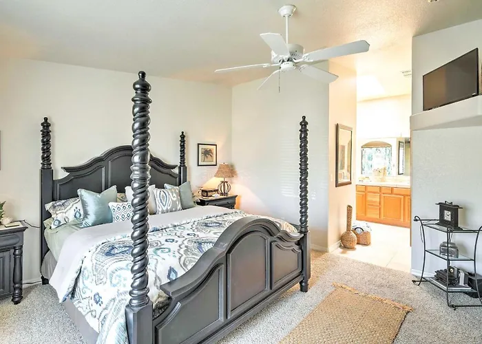 Cozy Havasu Retreat W/ Deck & Pool Table *