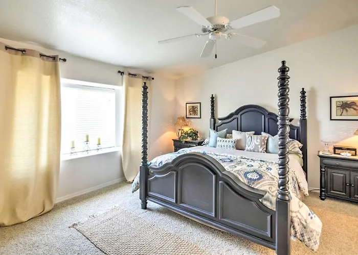 Cozy Havasu Retreat W/ Deck & Pool Table *